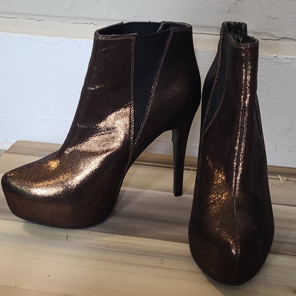 Rock & Republic Shoes - Golden goddess shoes